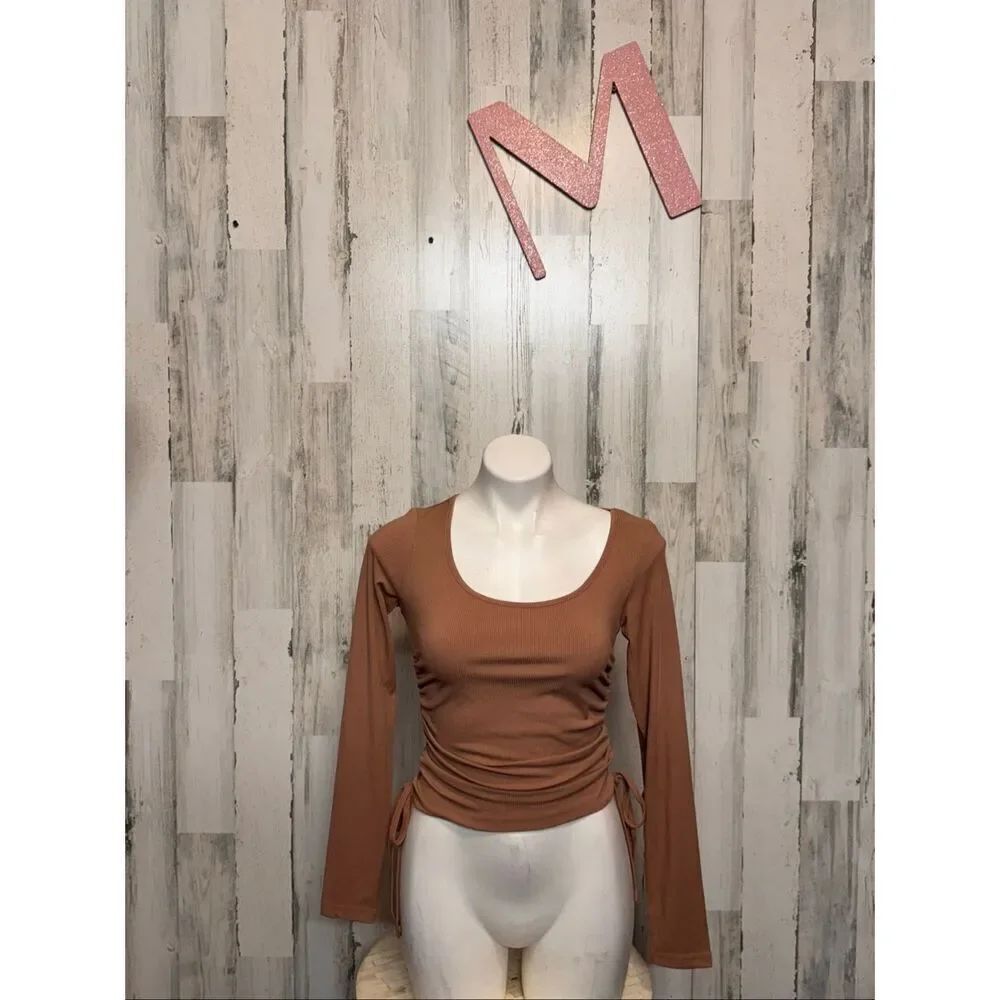 Brown Long Sleeve Ruched Side Top – Size M